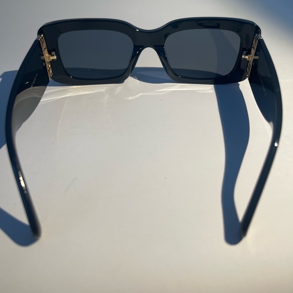 CHANEL Sleek Black Sunglasses - Picture 3 of 5